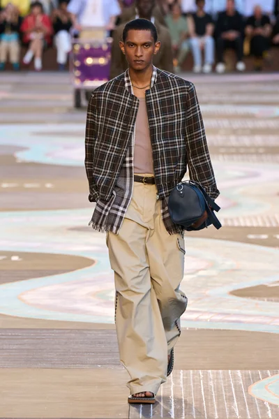 Look 25